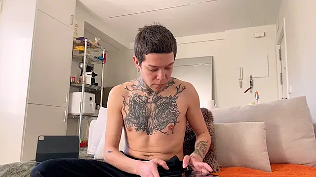 Snapshot of Harry_Jen chatting on January 19, 2025, 9:11 am Harry Jen online show from January 19, 2025, 9:11 am