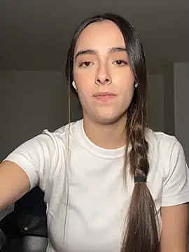 Snapshot of swrennn19 chatting on February 4, 2025, 12:08 am swrennn19 online show from February 4, 2025, 12:08 am