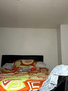 Snapshot of swrennn19 chatting on September 16, 2025, 12:55 am swrennn19 online show from September 16, 2025, 12:55 am