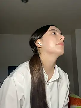 Snapshot of swrennn19 chatting on September 23, 2025, 10:35 pm swrennn19 online show from September 23, 2025, 10:35 pm