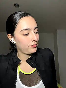 Snapshot of swrennn19 chatting on October 15, 2025, 12:55 am swrennn19 online show from October 15, 2025, 12:55 am