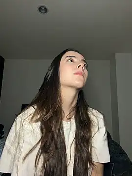 Snapshot of swrennn19 chatting on November 5, 2025, 12:43 am swrennn19 online show from November 5, 2025, 12:43 am