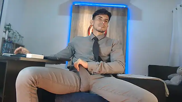 Andrew 4  online show from November 7, 2025, 4:12 am