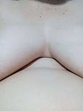 XXLorie 02 online show from March 18, 2025, 6:37 pm