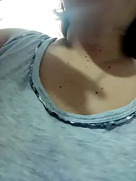 XXLorie 02 online show from September 21, 2025, 1:24 pm