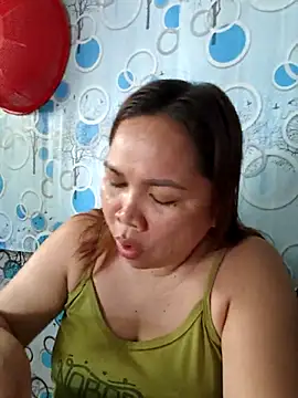 XXLorie 02 online show from June 19, 2026, 11:52 pm