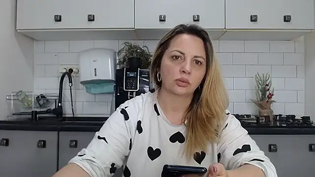 erikaerika online show from February 17, 2025, 1:10 pm