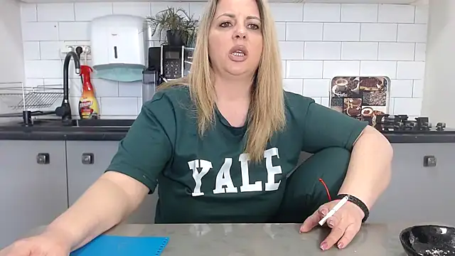 erikaerika online show from March 10, 2025, 12:59 pm