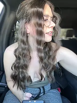 MaggyMayI online show from January 16, 2026, 5:06 pm