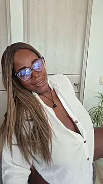 Adrilovechocolate online show from October 18, 2025, 4:08 pm