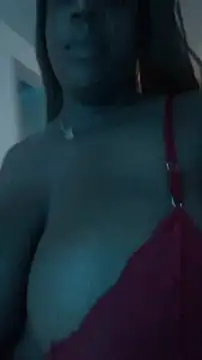 Adrilovechocolate online show from April 19, 2026, 11:20 am