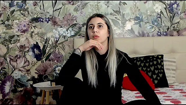 RoseDiamond06 online show from February 19, 2025, 7:16 pm