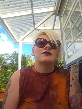 PinkTheHawk online show from November 8, 2025, 3:39 am