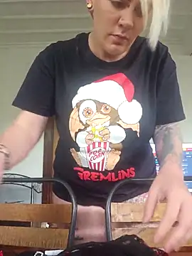 PinkTheHawk online show from November 14, 2025, 1:04 am