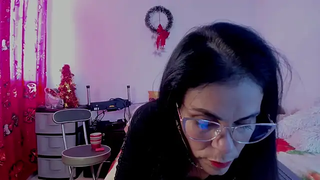 Snapshot of girasol_walton chatting on December 19, 2024, 3:52 pm girasol walton online show from December 19, 2024, 3:52 pm