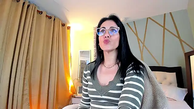 Snapshot of girasol_walton chatting on January 4, 2025, 10:34 pm girasol walton online show from January 4, 2025, 10:34 pm
