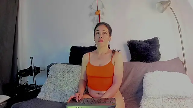 Snapshot of girasol_walton chatting on March 13, 2025, 11:19 am girasol walton online show from March 13, 2025, 11:19 am