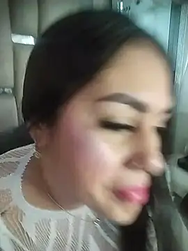 chelaqueen  online show from July 13, 2026, 7:27 pm