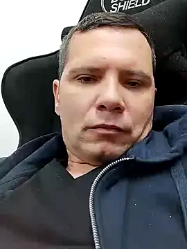 Snapshot of Lucy_1_roso chatting on December 3, 2024, 9:33 am Lucy 1 roso online show from December 3, 2024, 9:33 am