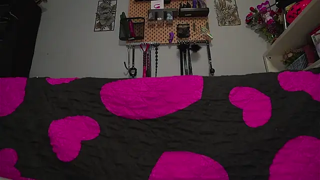 barbarah  online show from November 7, 2025, 10:26 am