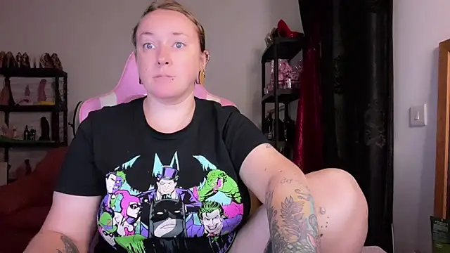 kisicaxx online show from November 6, 2025, 6:53 pm