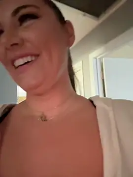 lovely beast online show from September 16, 2025, 4:08 pm