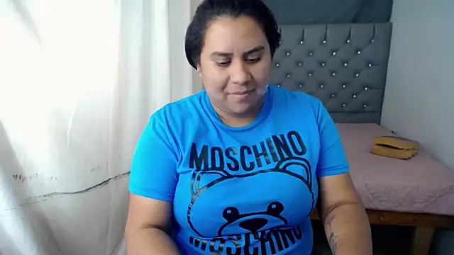 hotlesby4uxxx online show from January 8, 2025, 8:39 pm