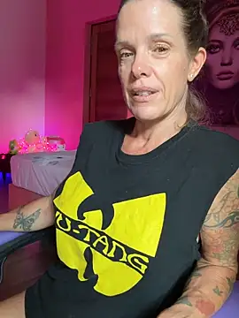 mommyselenafit  online show from March 6, 2026, 10:12 am