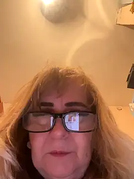 Irina2909xh online show from September 28, 2025, 2:39 am