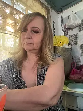 Snapshot of Irina2909@xh chatting on June 20, 2026, 8:39 am Irina2909xh online show from June 20, 2026, 8:39 am