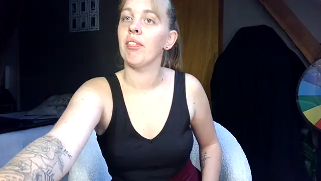MissGirly online show from September 23, 2025, 12:08 pm