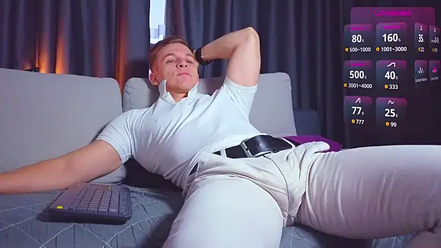 S3Xyes online show from December 17, 2025, 2:01 pm