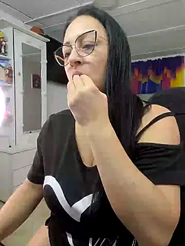 Ameliarizo online show from February 13, 2026, 11:01 pm