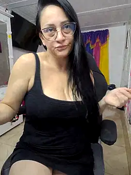 Ameliarizo online show from April 15, 2026, 11:27 pm