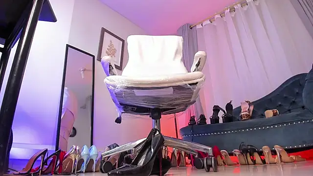 Ashley leon  online show from January 24, 2025, 5:53 pm