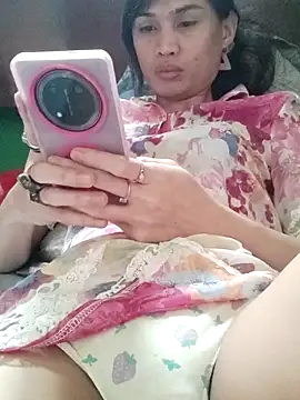 QueenSoreal online show from February 12, 2026, 2:28 am