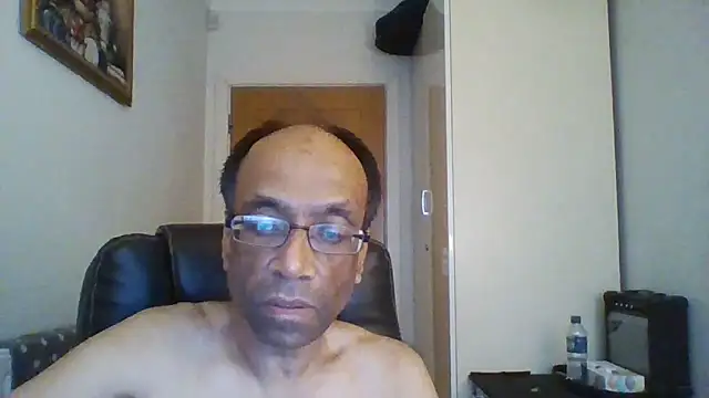 Snapshot of rauncher1 chatting on October 9, 2025, 9:40 am rauncher1 online show from October 9, 2025, 9:40 am