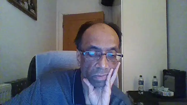 Snapshot of rauncher1 chatting on October 15, 2025, 11:27 pm rauncher1 online show from October 15, 2025, 11:27 pm