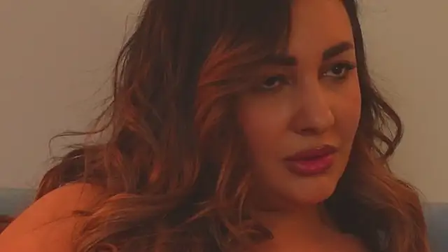 YaaraCollins online show from February 25, 2025, 11:44 pm