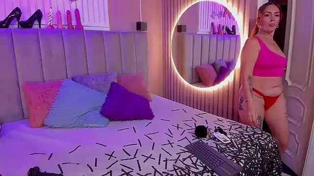 chantall1375 online show from February 1, 2026, 2:54 am