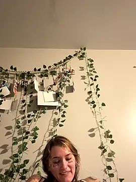 lexymarie online show from November 25, 2025, 1:49 am