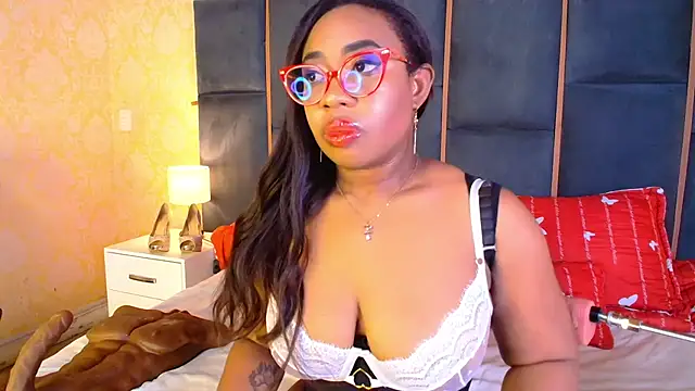 CaseyMoon online show from November 16, 2025, 12:33 pm