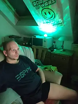 Snapshot of hardcap chatting on November 2, 2025, 5:37 pm hardcap online show from November 2, 2025, 5:37 pm