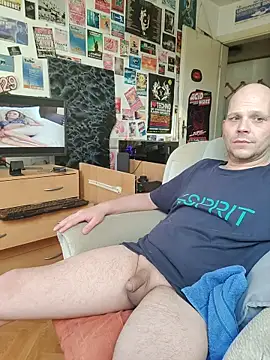 Snapshot of hardcap chatting on November 3, 2025, 8:26 am hardcap online show from November 3, 2025, 8:26 am