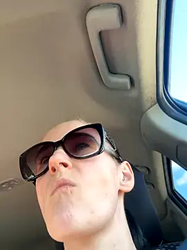 lolabunny9 online show from November 23, 2025, 7:02 pm