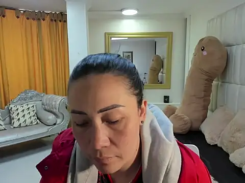 gaby trent online show from November 10, 2025, 1:32 pm