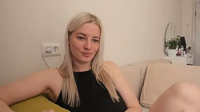 Snapshot of HILT_ON chatting on September 23, 2025, 3:31 am HILT ON online show from September 23, 2025, 3:31 am