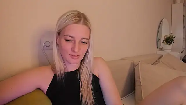 Snapshot of HILT_ON chatting on October 12, 2025, 11:20 am HILT ON online show from October 12, 2025, 11:20 am