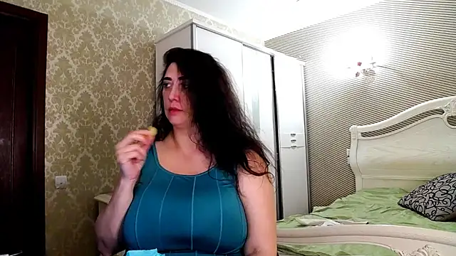 Evelyn Shy online show from March 31, 2026, 8:48 am