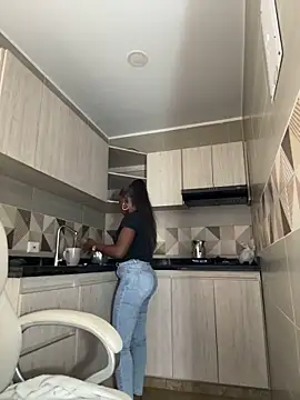 cristaaalclocks1 online show from March 12, 2025, 4:46 pm